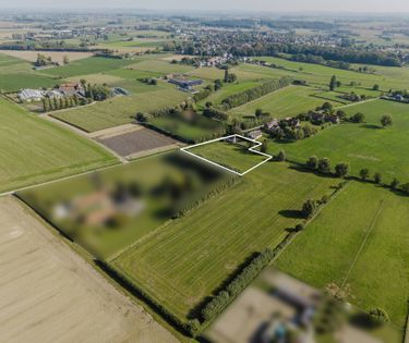 Schitterend gelegen grond op ca. 6682m² te koop nabij Kortrijk