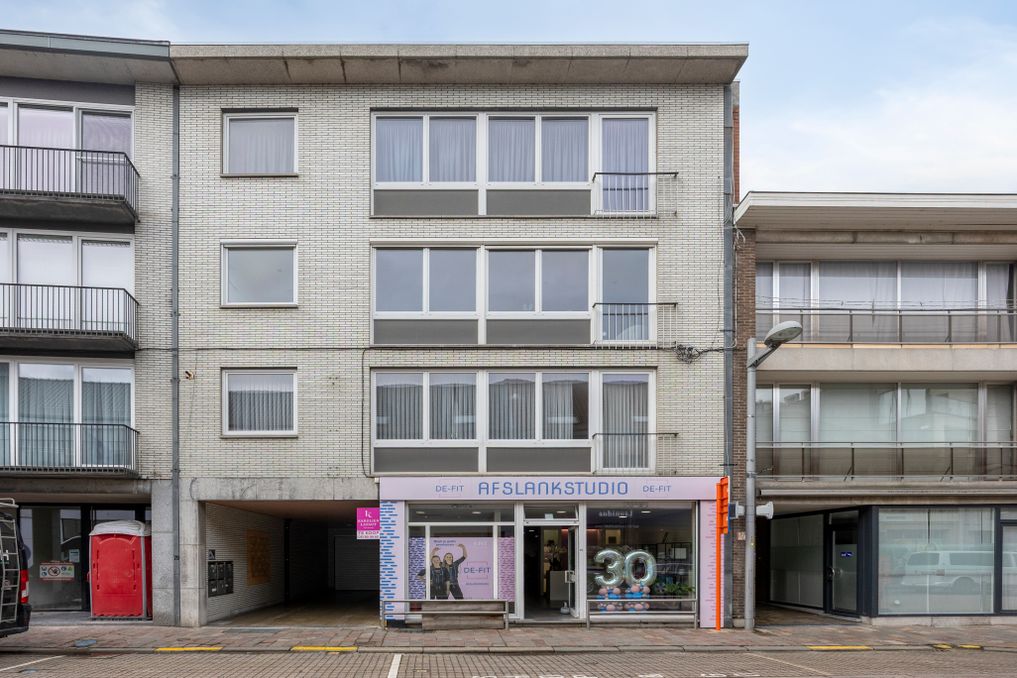 Propriété commerciale avec appartement à vendre à Tielt