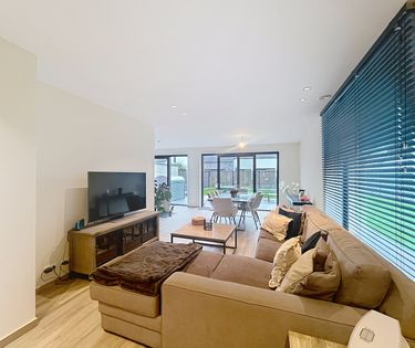 Recente woning met 3 slaapkamers en ruime tuin te huur in Zedelgem