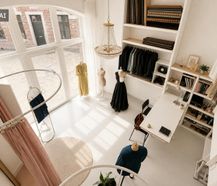 Karaktervol en lichtrijk handelspand van 58 m² met mooie vitrine in centrum Hasselt
