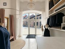 Karaktervol en lichtrijk handelspand van 58 m² met mooie vitrine in centrum Hasselt