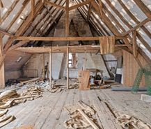 Veelzijdige te renoveren hoeve te koop in Jabbeke