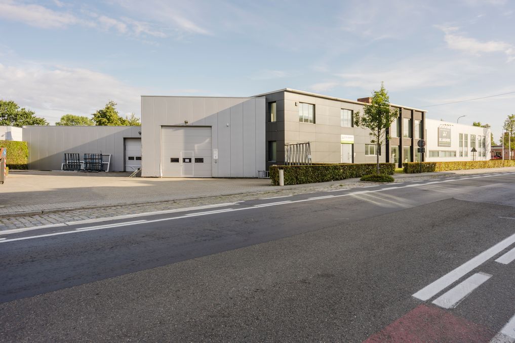 Bedrijfsgebouw met oppervlakte van ca. 4.550 m² te Meulebeke-Tielt