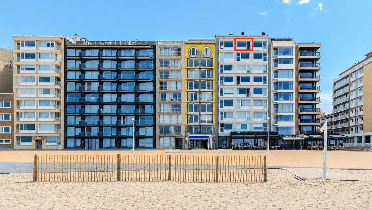 Beautifully renovated apartment with frontal sea view