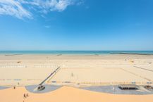 Beautifully renovated apartment with frontal sea view