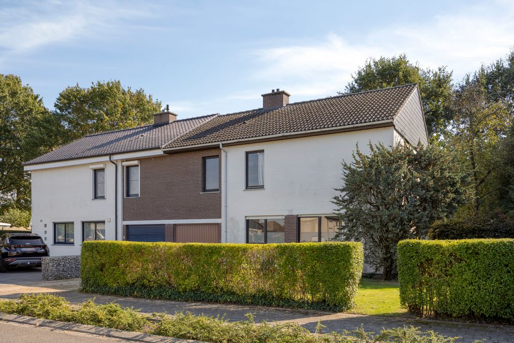 Goed gelegen, te renoveren huis te koop in Lichtaart