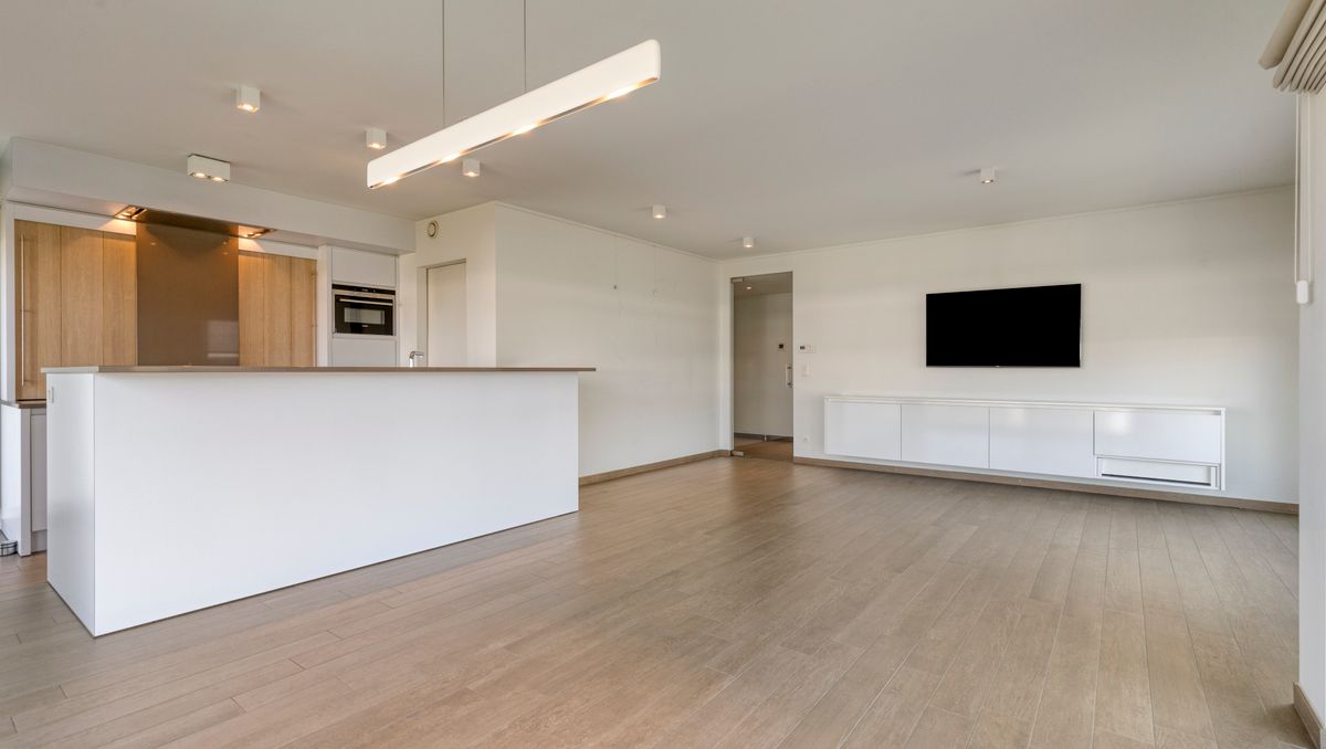 Stylish corner apartment next to the Sterrebos