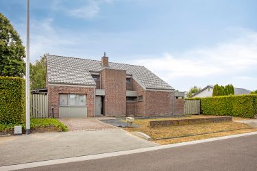 Instapklare gezinswoning met 4 slaapkamers en tuin te Kuringen