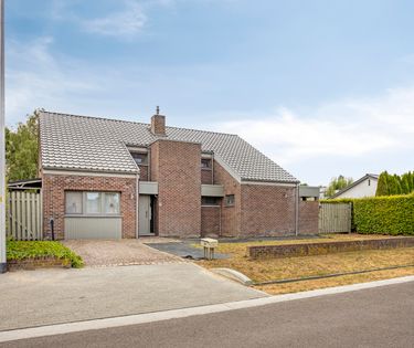 Instapklare gezinswoning met 4 slaapkamers en tuin te Kuringen