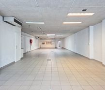Vlot bereikbaar handelspand (246 m²) te huur Sint-Amandsberg