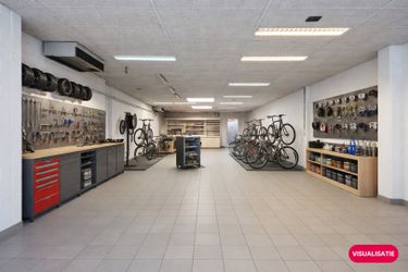 Vlot bereikbaar handelspand (246 m²) te huur Sint-Amandsberg