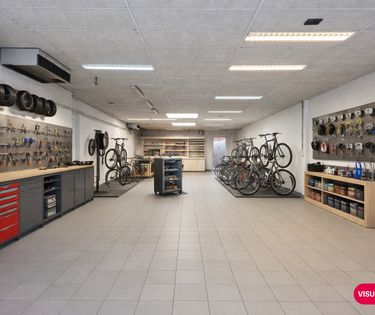 Vlot bereikbaar handelspand (246 m²) te huur Sint-Amandsberg