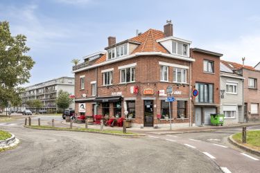 Handelspand met woonst te koop Merksem