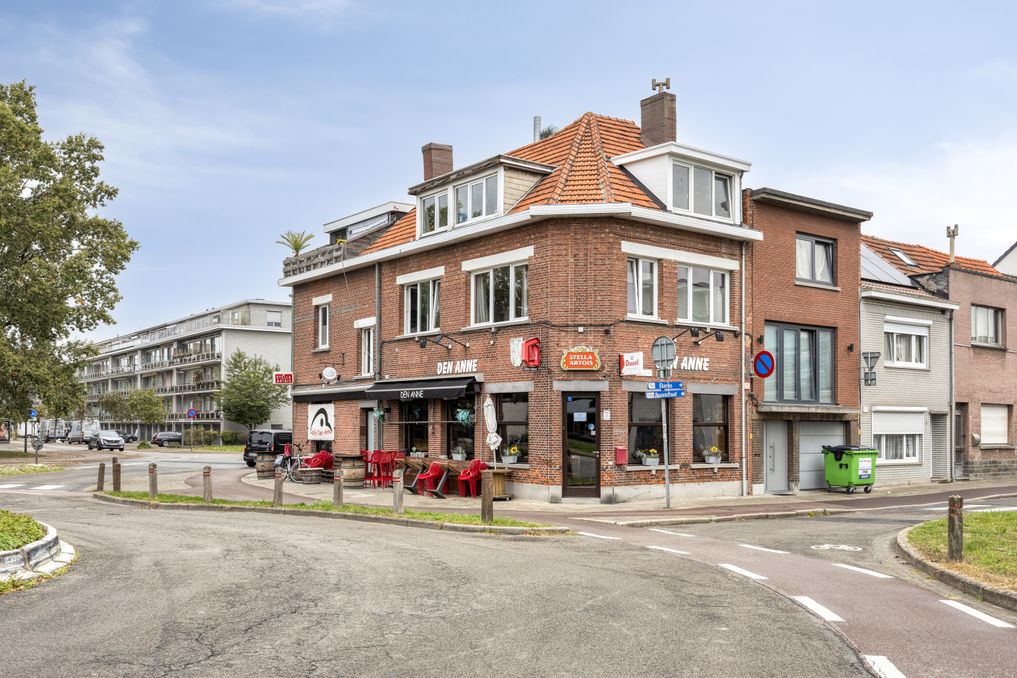 Handelspand met woonst te koop Merksem
