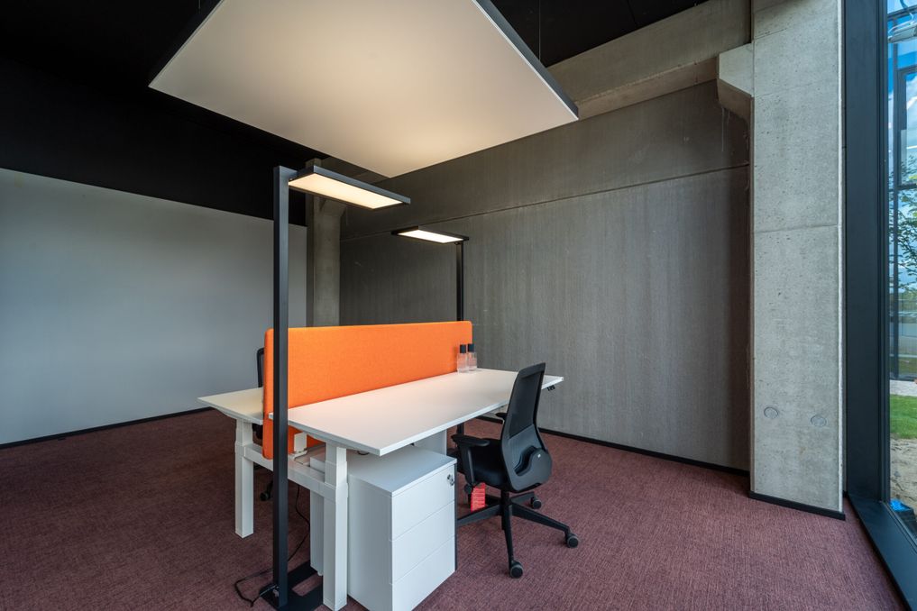 Kantoorruimte te huur in bedrijvencentrum in Roeselare