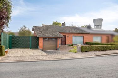 Gelijkvloers huis te koop met 3 slaapkamers, garage en tuin
