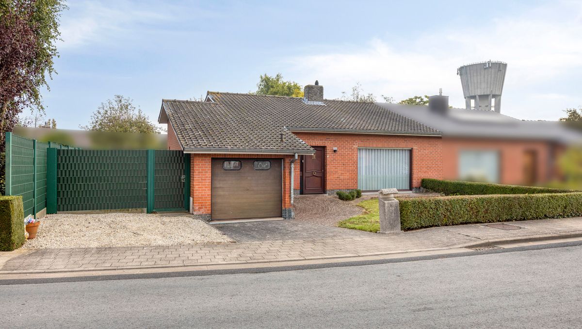 Gelijkvloers huis te koop met 3 slaapkamers, garage en tuin
