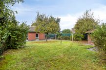 Gelijkvloers huis te koop met 3 slaapkamers, garage en tuin