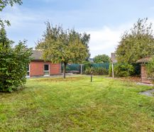 Gelijkvloers huis te koop met 3 slaapkamers, garage en tuin