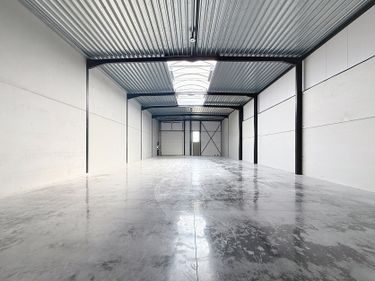 Verhuurde nieuwbouw KMO-unit te koop in Roeselare