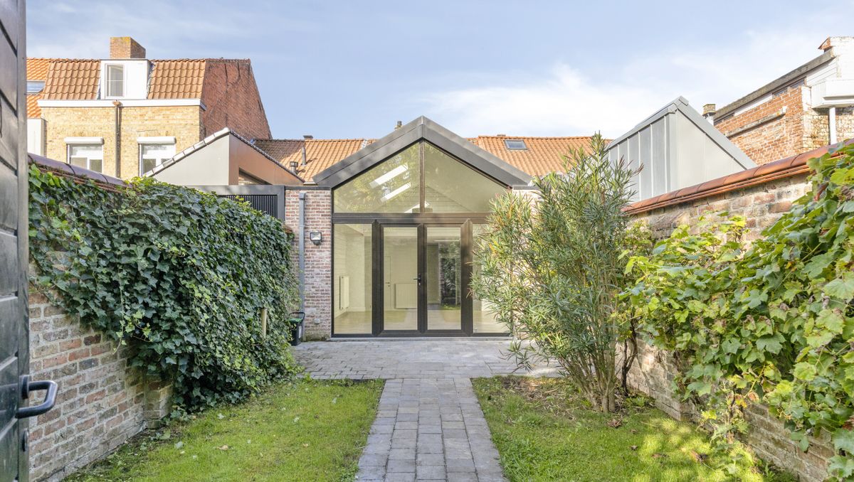 Instapklaar huis te koop met tuin inclusief garage in Brugge