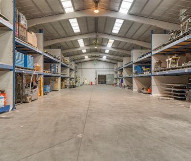 Magazijnruimte van ca. 2.000 m² in industriezone Kuurne