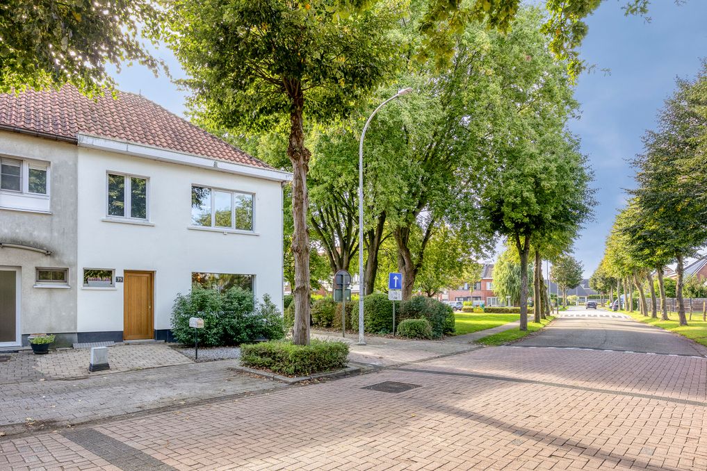 Gerenoveerde halfopen woning met tuin te koop in Gooreind!