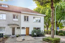 Gerenoveerde halfopen woning met tuin te koop in Gooreind!