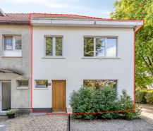 Gerenoveerde halfopen woning met tuin te koop in Gooreind!