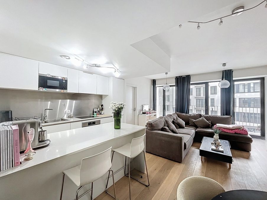 Brussel:1 slaapkamer appartement met terras + parking.