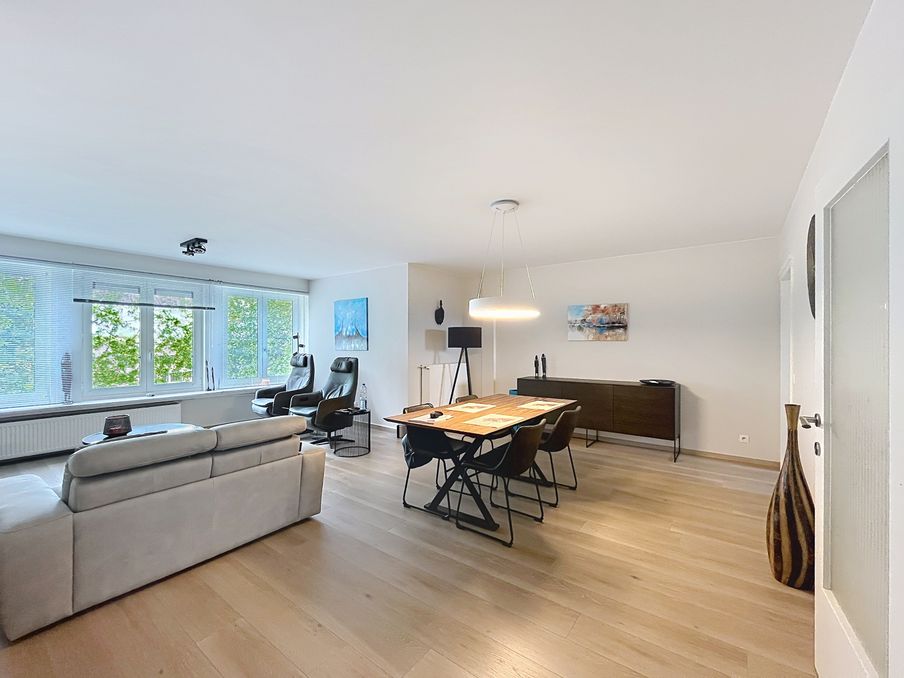 Lichtrijk appartement met 2 slaapkamers en garagebox te huur in Brugge 