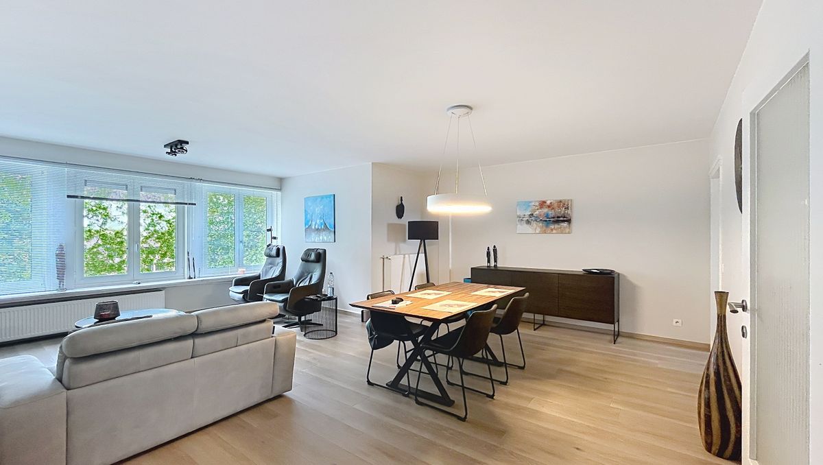Lichtrijk appartement met 2 slaapkamers en garagebox te huur in Brugge