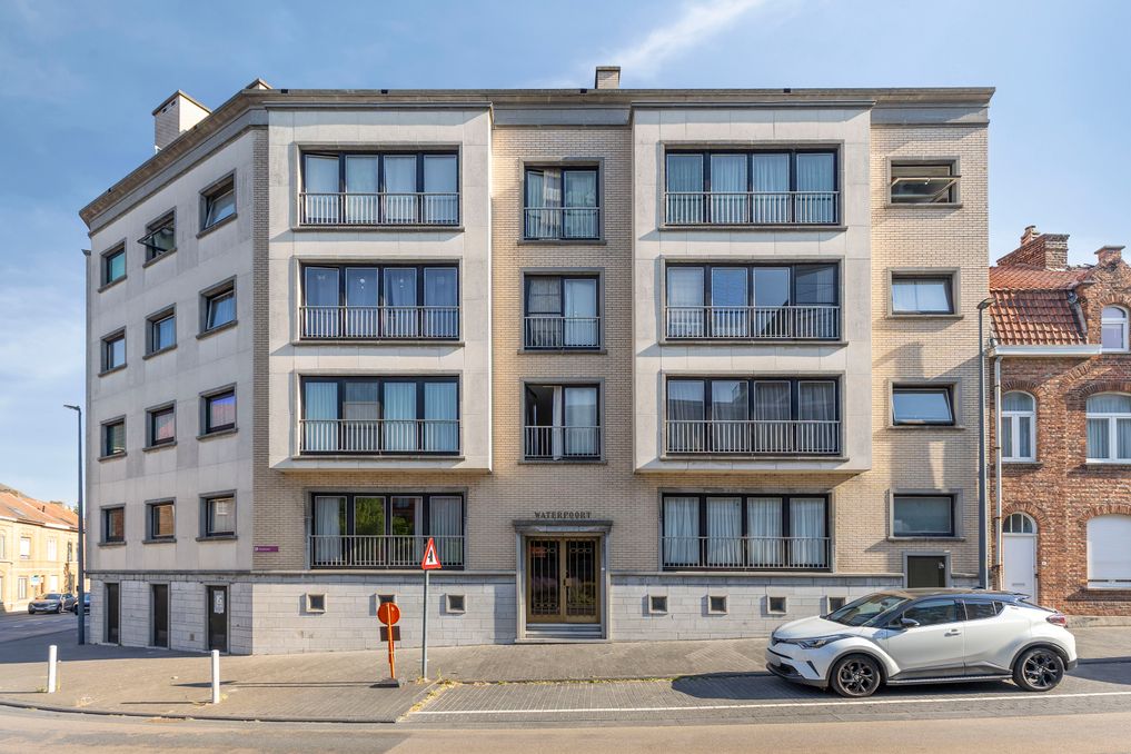 Appartement te koop met 2 kamers, terras en garage in Ieper