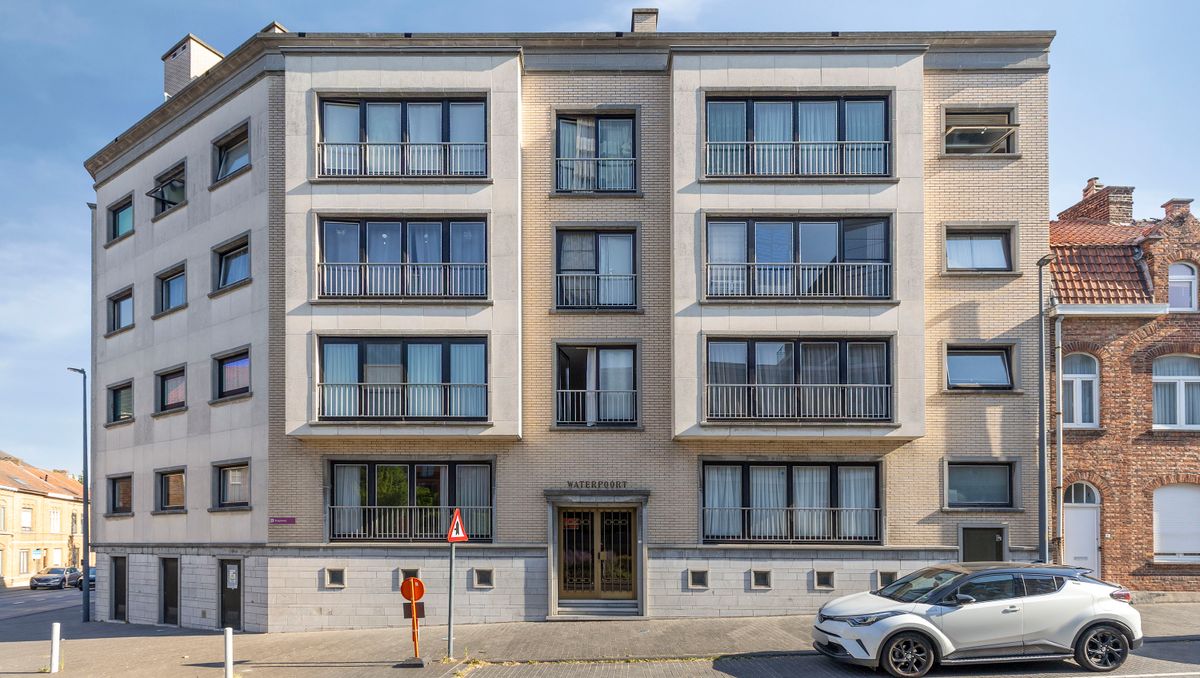 Appartement te koop met 2 kamers, terras en garage in Ieper