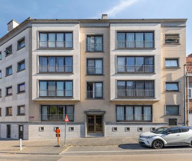 Appartement te koop met 2 kamers, terras en garage in Ieper