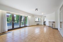 Appartement te koop met 2 kamers, terras en garage in Ieper