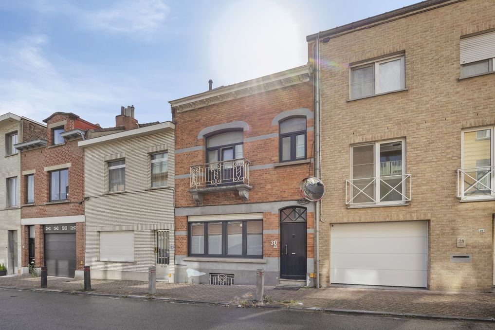 Centrally located 3-bedroom house with garden in Strombeek