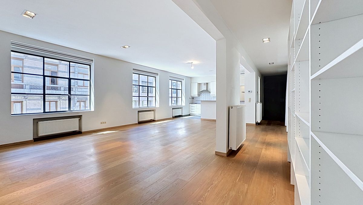 1 bedroom apartment in Brussels near Monnaie