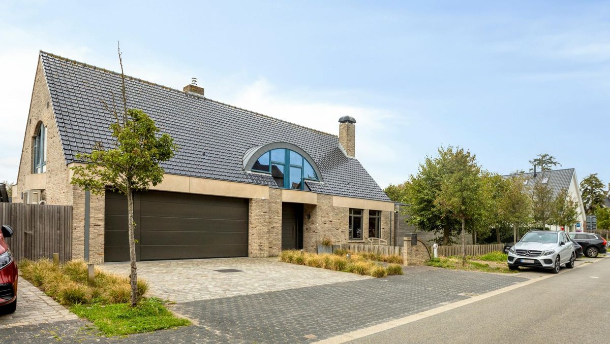 Exclusive 4 bedroom villa with swimming pool in Koksijde