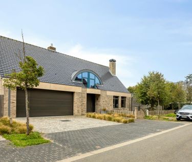 Exclusive 4 bedroom villa with swimming pool in Koksijde