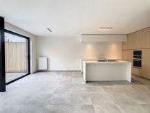 Recente woning met  aangename tuin te huur te Marke 