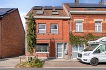 Half open woning met bijgebouw van 60 m2