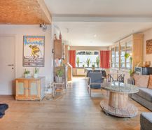 Half open woning met bijgebouw van 60 m2