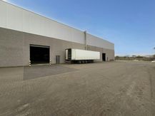 Magazijnen (14.176 m²) met kantoren te koop in Tongeren