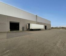 Magazijnen (14.176 m²) met kantoren te koop in Tongeren