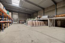 Magazijnen (14.176 m²) met kantoren te koop in Tongeren