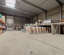 Magazijnen (14.176 m²) met kantoren te koop in Tongeren