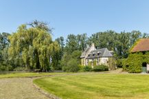 Patrimoniumvennootschap met historische kasteelhoeve te koop in Grimbergen 