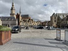 Kantoor te huur op de Grote Markt te Veurne.