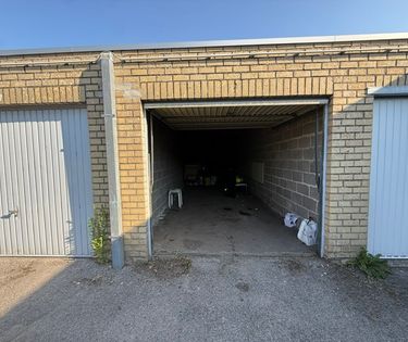 Afgesloten garagebox te koop te centrum Gistel